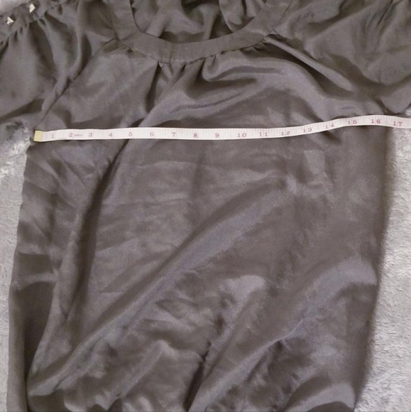 Women's size small. Metallic gray 100%polyester shirt sleeve lightweight blouse - Picture 4 of 4